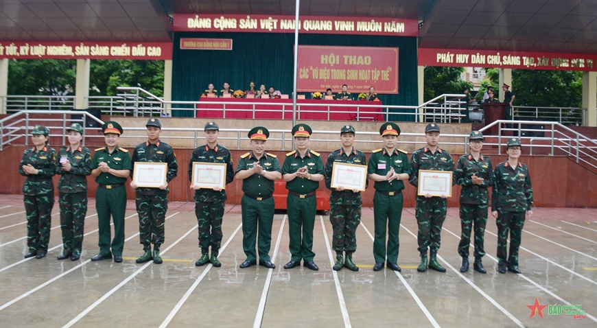 Trường Cao đẳng Hậu cần 1 hội thao các vũ điệu trong sinh hoạt tập thể cho bộ đội