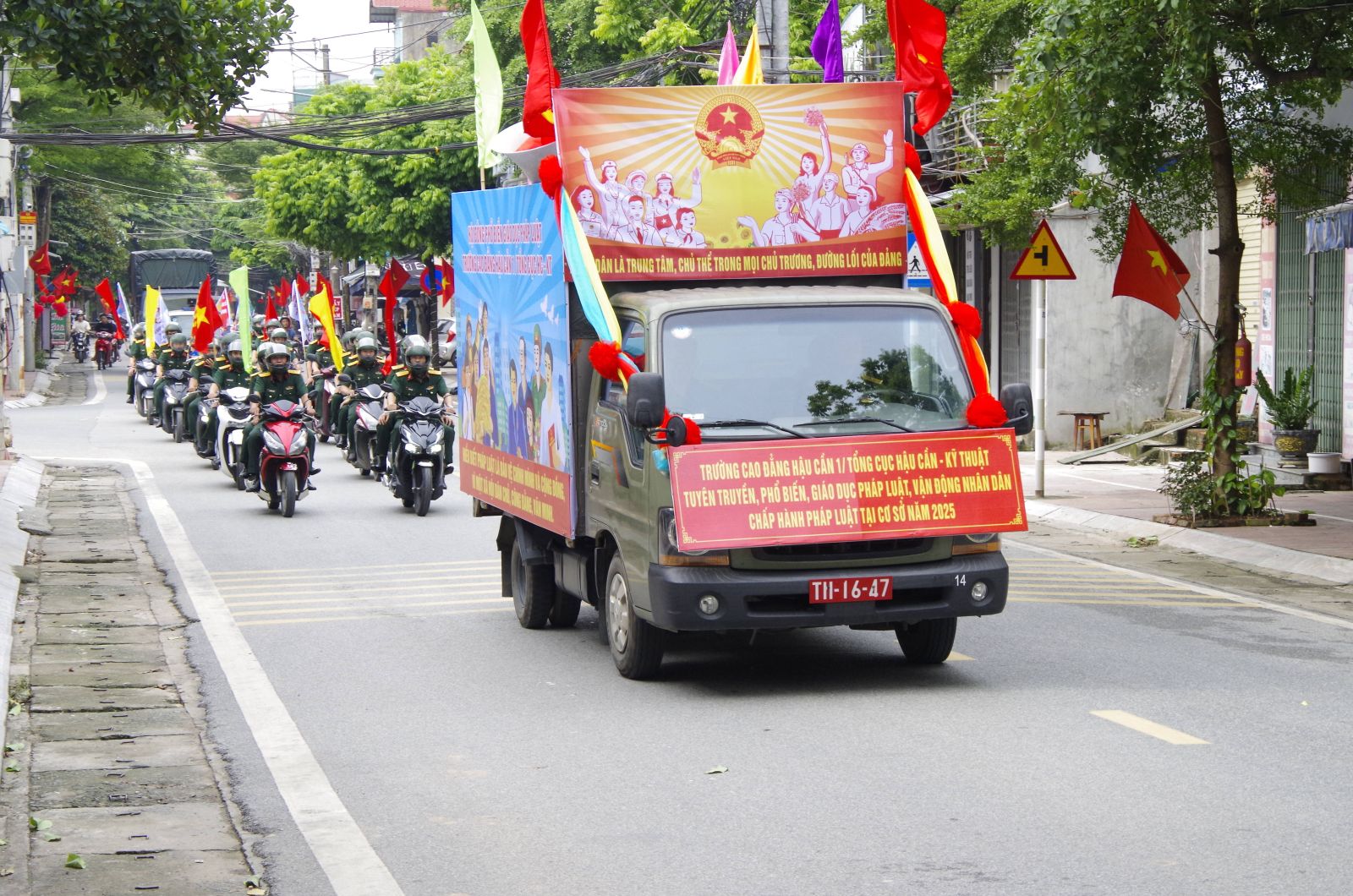 TRƯỜNG CAO ĐẲNG HẬU CẦN 1 TỔ CHỨC TỐT CÁC HOẠT ĐỘNG TUYÊN TRUYỀN, PHỔ BIẾN, GIÁO DỤC PHÁP LUẬT NĂM 2025