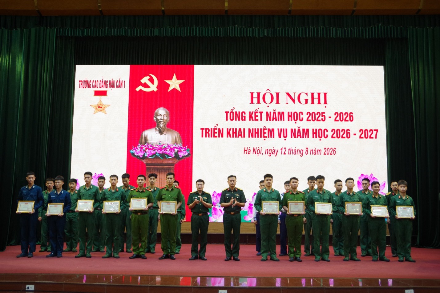 HỘI NGHỊ TỔNG KẾT NĂM HỌC 2025 - 2026; TRIỂN KHAI NHIỆM VỤ NĂM HỌC 2026-2027: TRƯỜNG CAO ĐẲNG HẬU CẦN 1 ĐỔI MỚI NÂNG CAO CHẤT LƯỢNG TOÀN DIỆN, HOÀN THÀNH XUẤT SẮC NHIỆM VỤ
