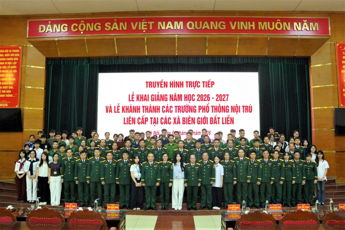 TRƯỜNG CAO ĐẲNG HẬU CẦN 1 TỔ CHỨC XEM TRUYỀN HÌNH TRỰC TIẾP LỄ KHAI GIẢNG NĂM HỌC 2026 - 2027 VÀ LỄ KHÁNH THÀNH CÁC TRƯỜNG PHỔ THÔNG NỘI TRÚ LIÊN CẤP TẠI CÁC XÃ BIÊN GIỚI ĐẤT LIỀN