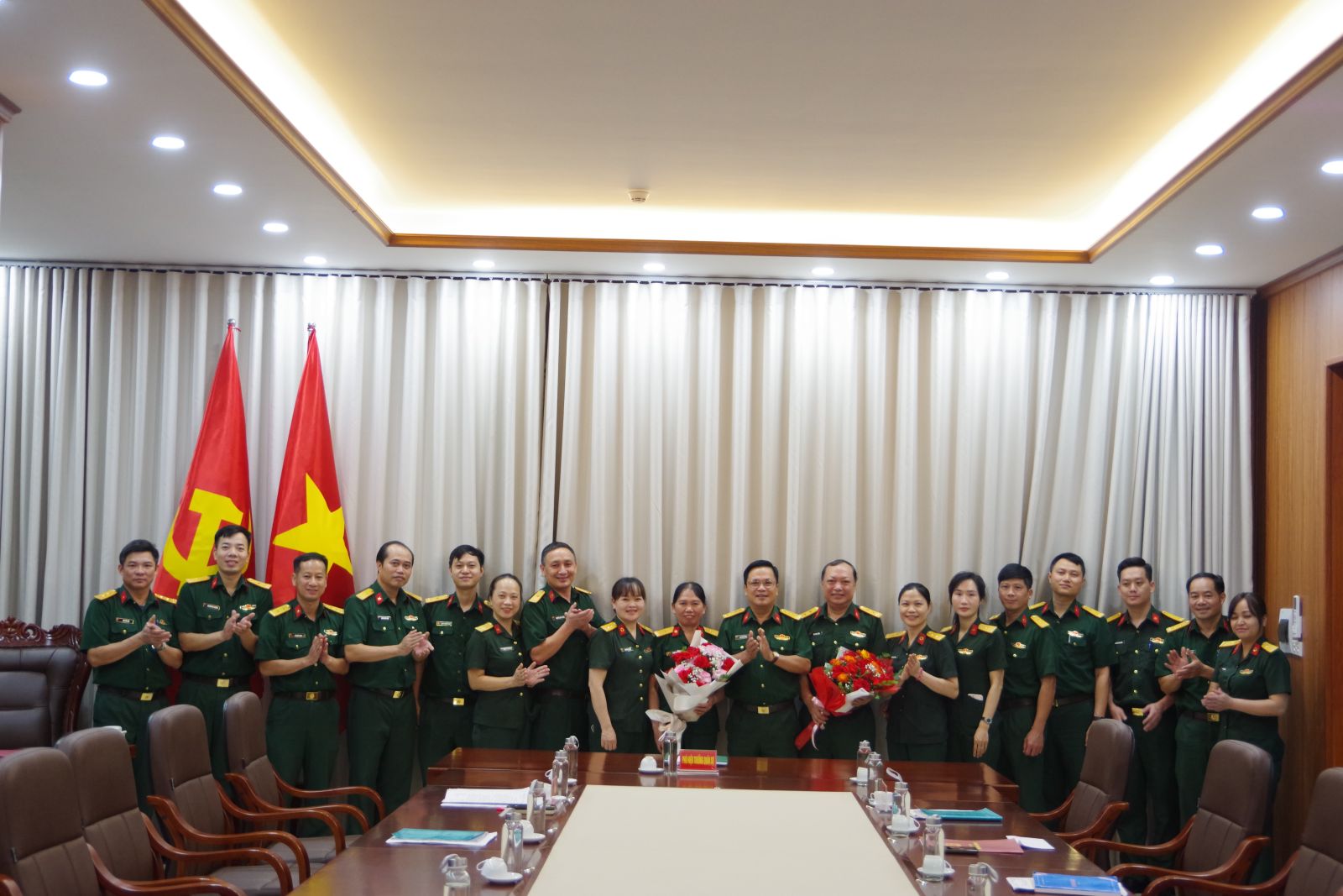TRƯỜNG CAO ĐẲNG HẬU CẦN 1 TRAO QUYẾT ĐỊNH NGHỈ VIỆC ĐỂ HƯỞNG CHẾ ĐỘ BẢO HIỂM XÃ HỘI