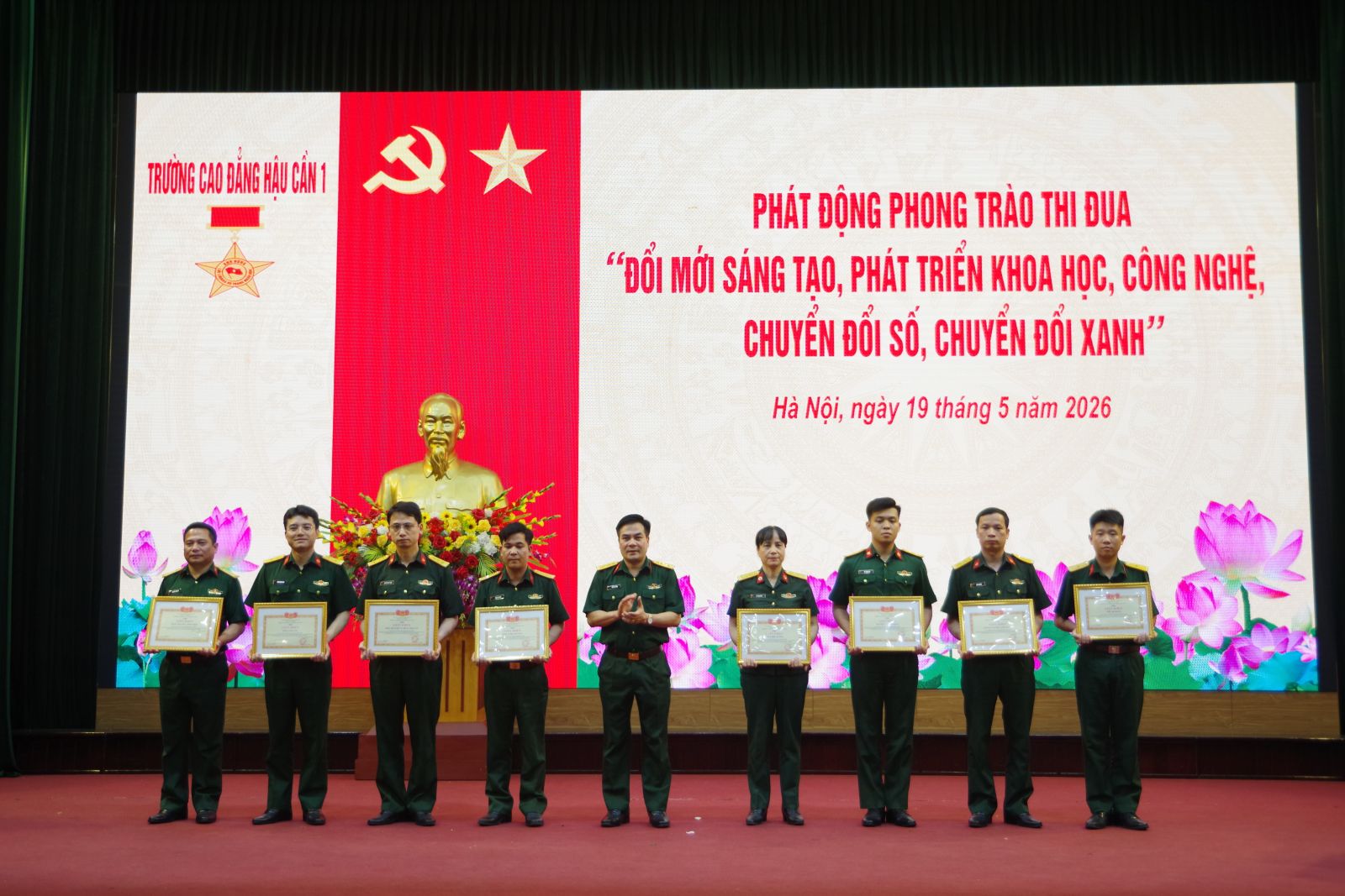 NHÀ TRƯỜNG PHÁT ĐỘNG PHONG TRÀO THI ĐUA “ĐỔI MỚI SÁNG TẠO, PHÁT TRIỂN KHOA HỌC, CÔNG NGHỆ, CHUYỂN ĐỔI SỐ, CHUYỂN ĐỔI XANH”