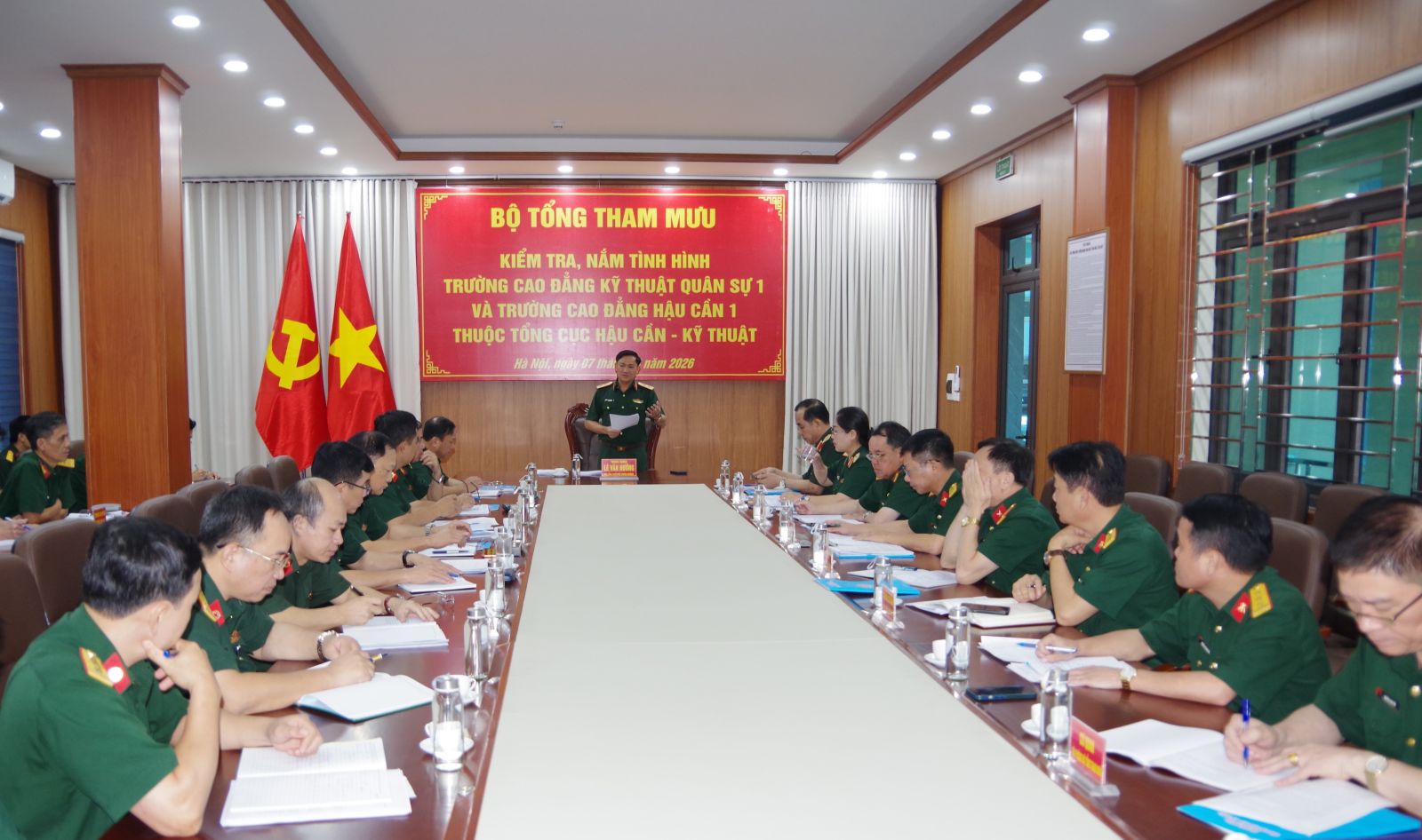 TRUNG TƯỚNG LÊ VĂN HƯỚNG, PHÓ TỔNG THAM MƯU TRƯỞNG QĐND VIỆT NAM KIỂM TRA, NẮM TÌNH HÌNH TẠI TRƯỜNG CAO ĐẲNG HẬU CẦN 1