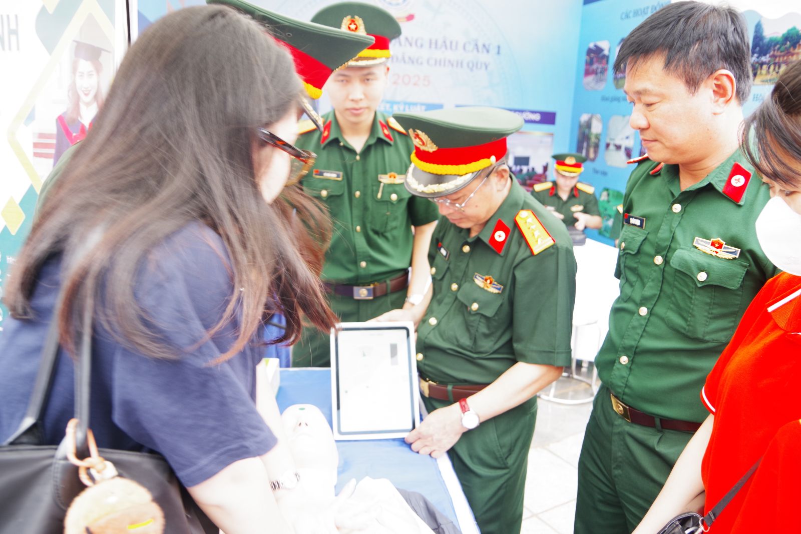 HỌC CAO ĐẲNG ĐIỀU DƯỠNG RA TRƯỜNG LÀM GÌ?
