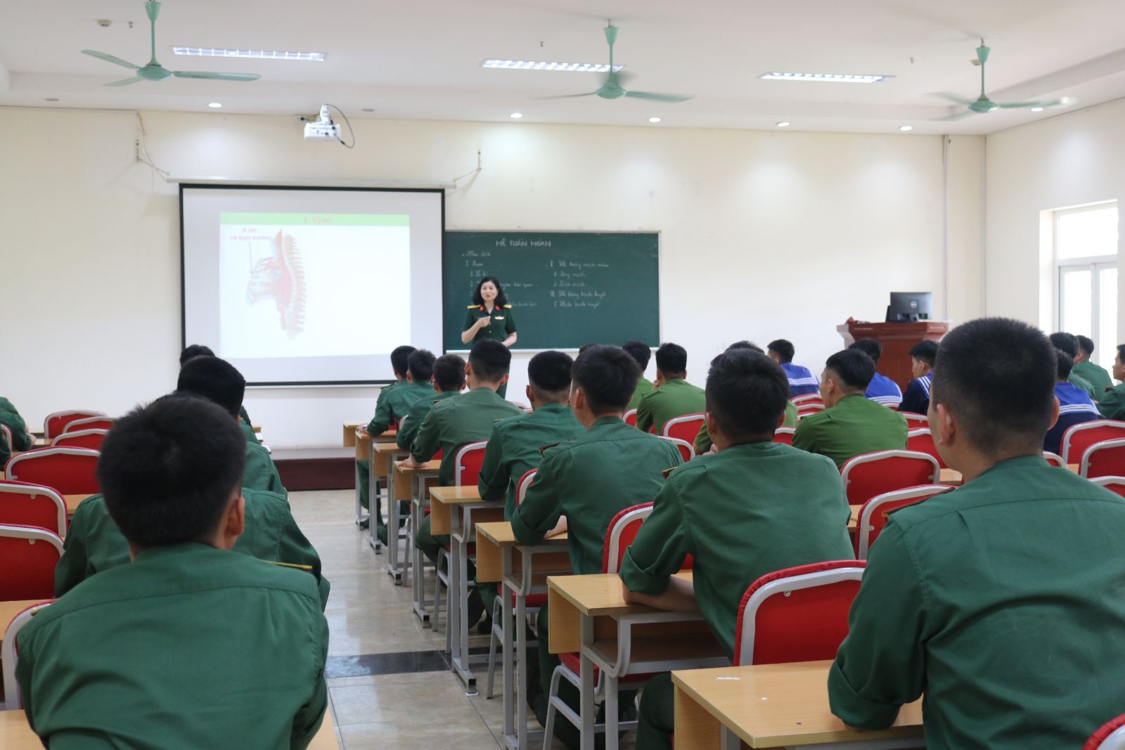 Ngành Y sĩ Đa khoa hệ Cao đẳng ra làm gì?