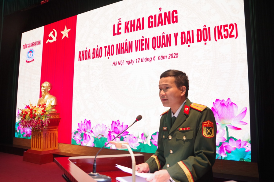 TRƯỜNG CAO ĐẲNG HẬU CẦN 1  KHAI GIẢNG LỚP NHÂN VIÊN QUÂN Y ĐẠI ĐỘI KHÓA 52
