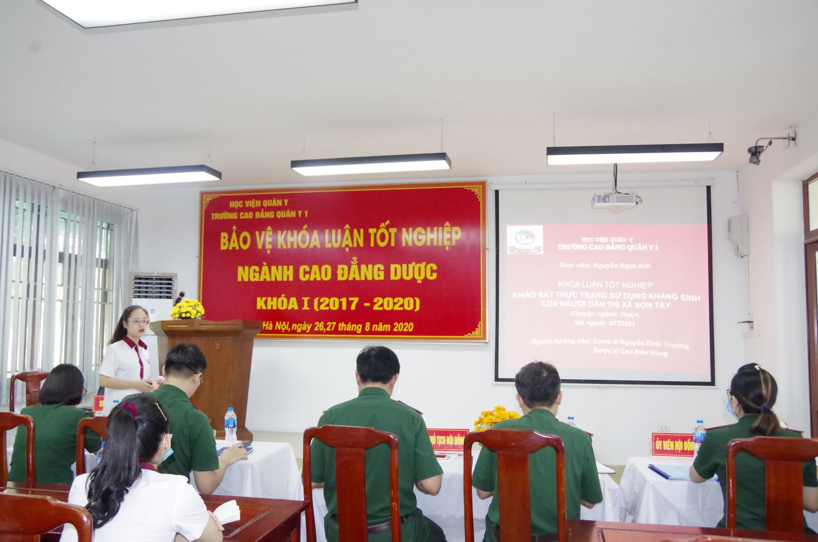 Học Cao đẳng Dược ra trường làm gì? Có dễ xin việc không?